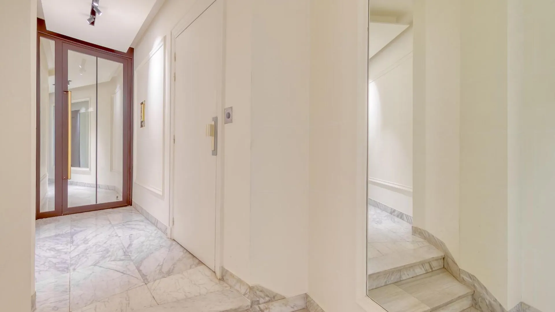 Champs Elysees 1Br Prime Location Renovated Paříž Apartmán