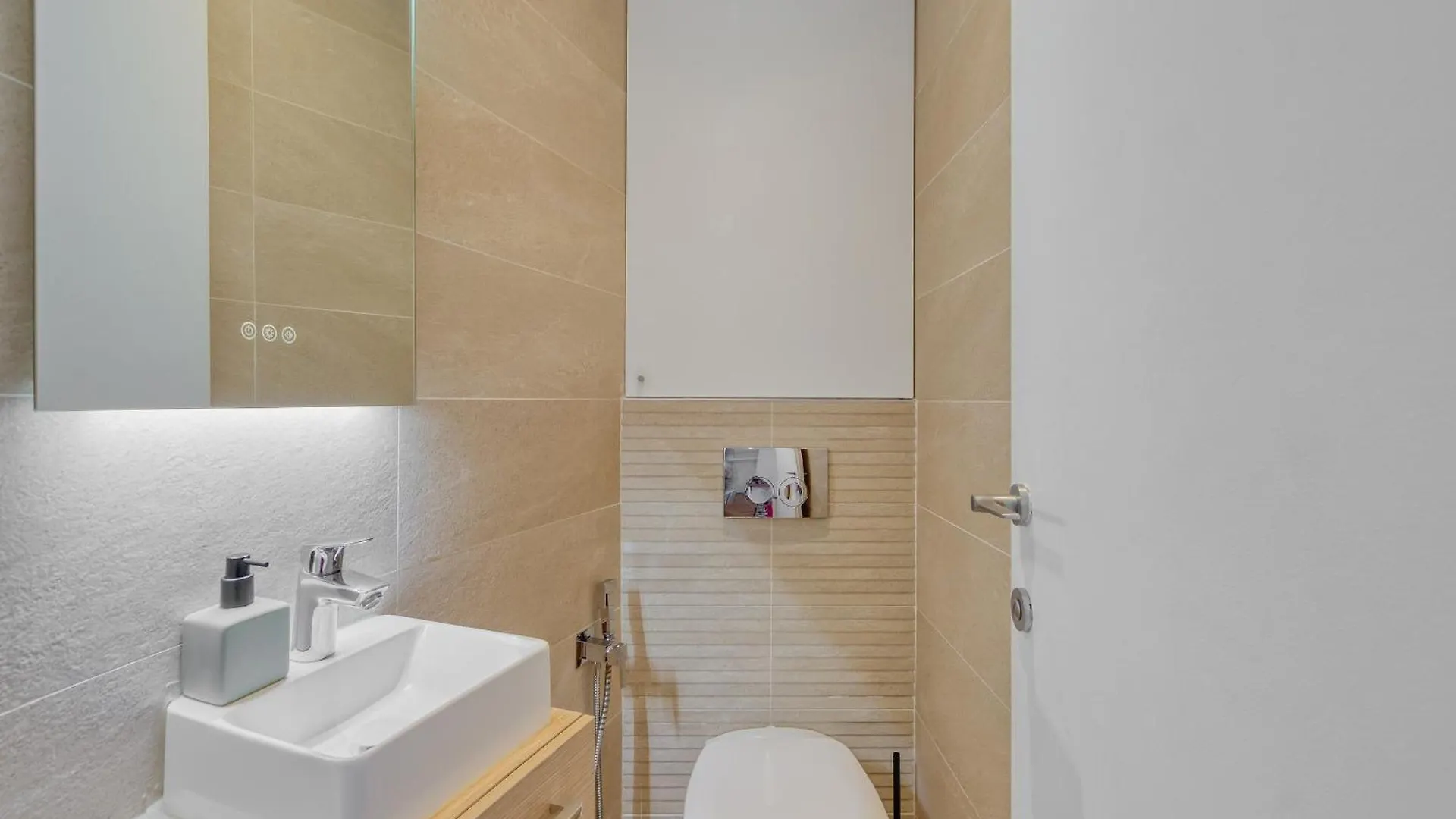 Champs Elysees 1Br Prime Location Renovated Paříž Francie