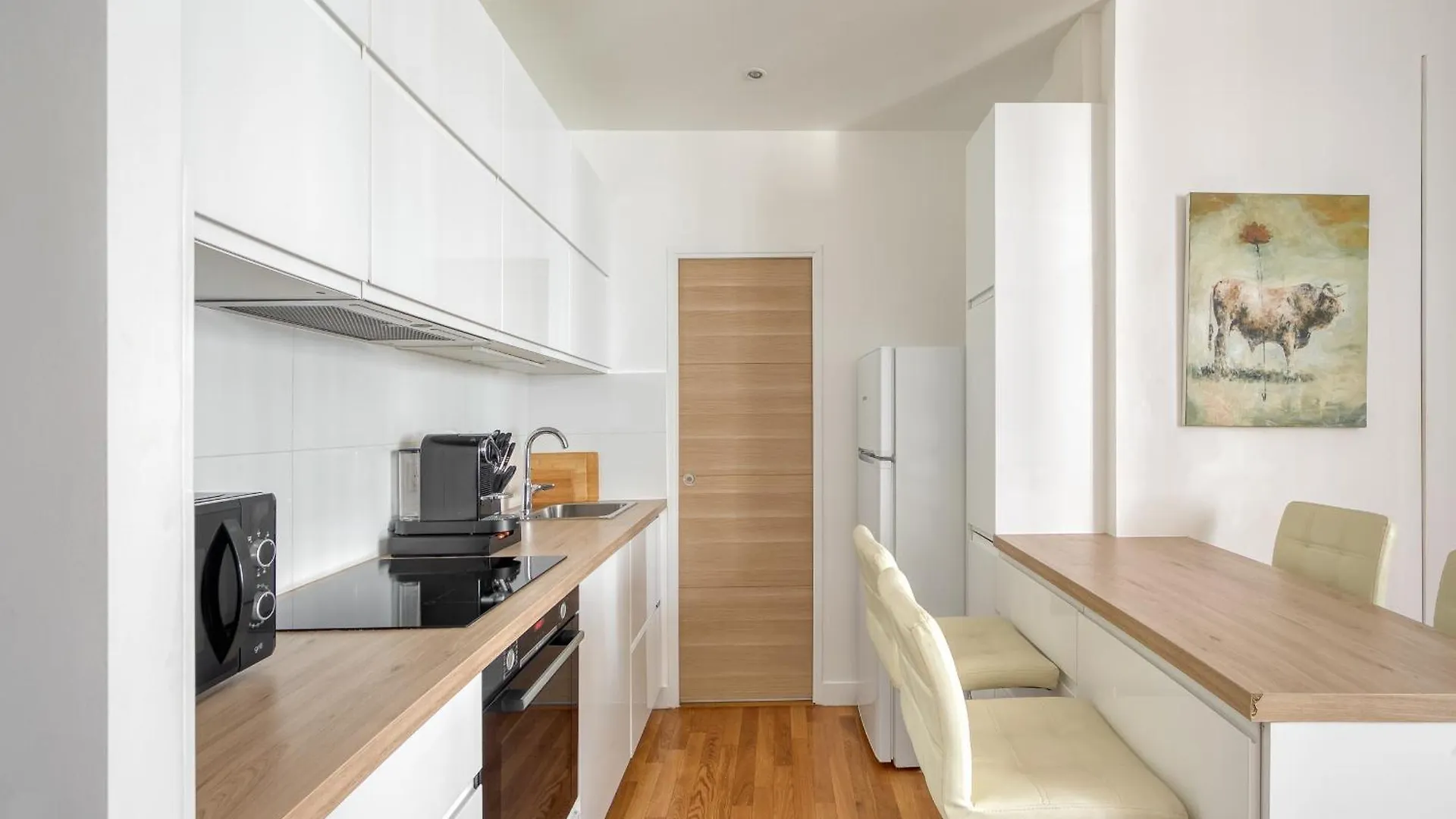 Champs Elysees 1Br Prime Location Renovated Paryż