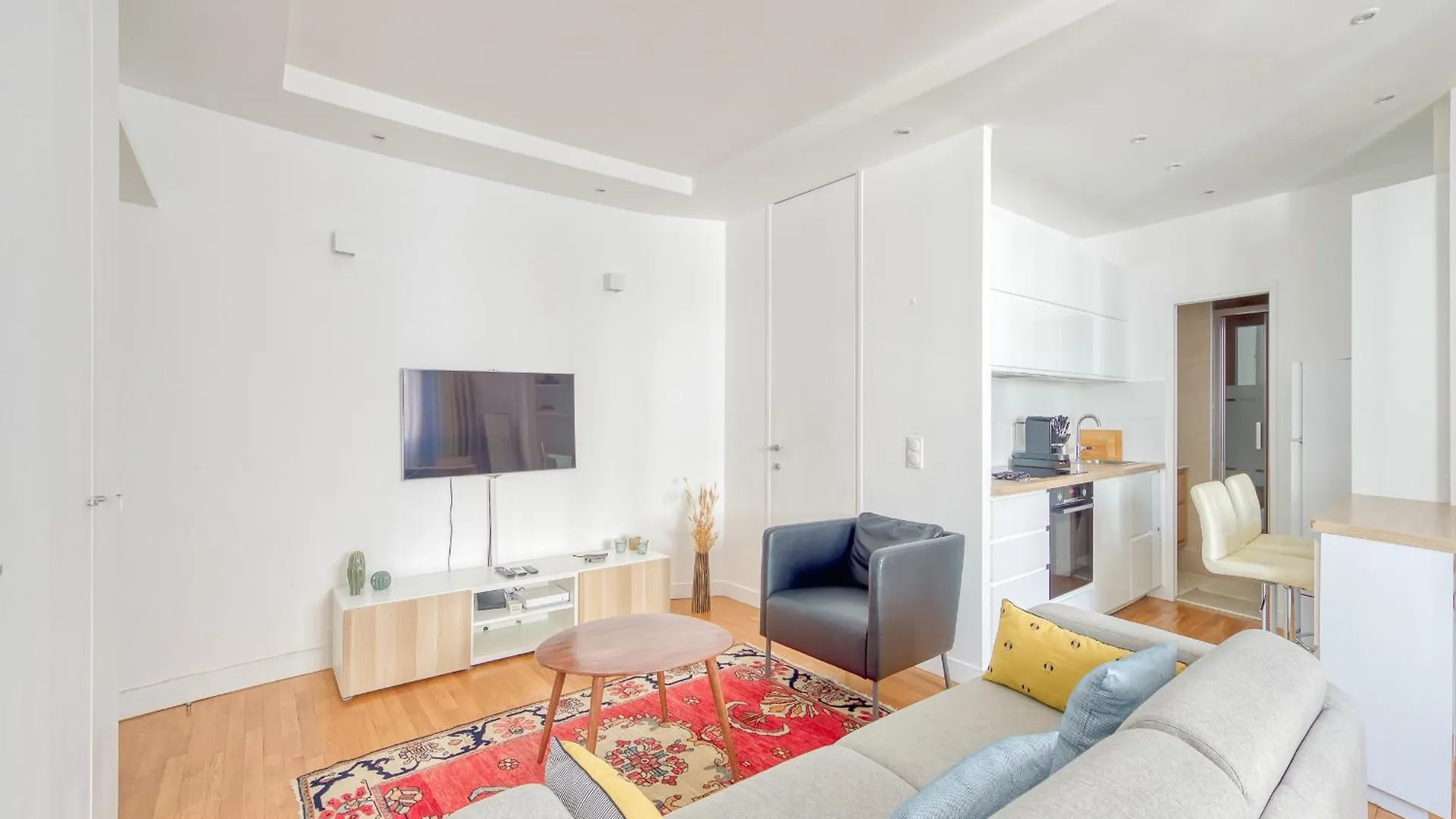 Champs Elysees 1Br Prime Location Renovated Paryż 0*,  Francja